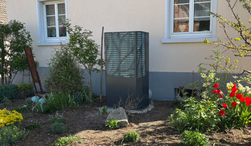 13 kW Luft-Wasser-Waermepumpe fuer ein Einfamilienhaus