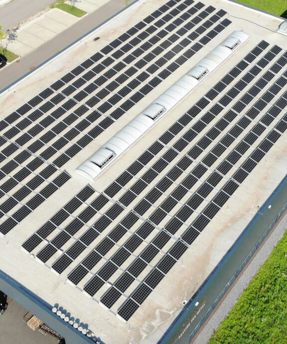 100 kWp Photovoltaikanlage auf einem Gewerbedach in Kappelrodeck